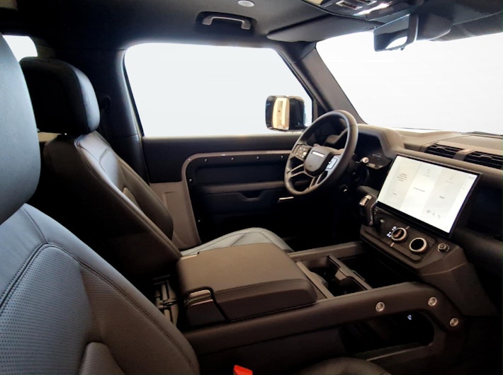 Vehicle image LAND ROVER DEFENDER