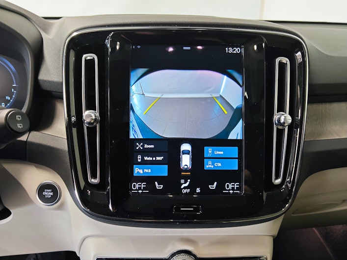 Vehicle image VOLVO XC40