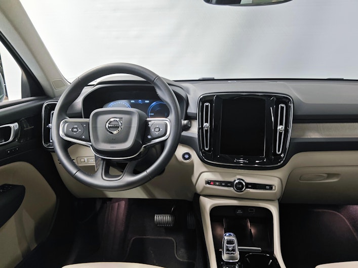 Vehicle image VOLVO XC40