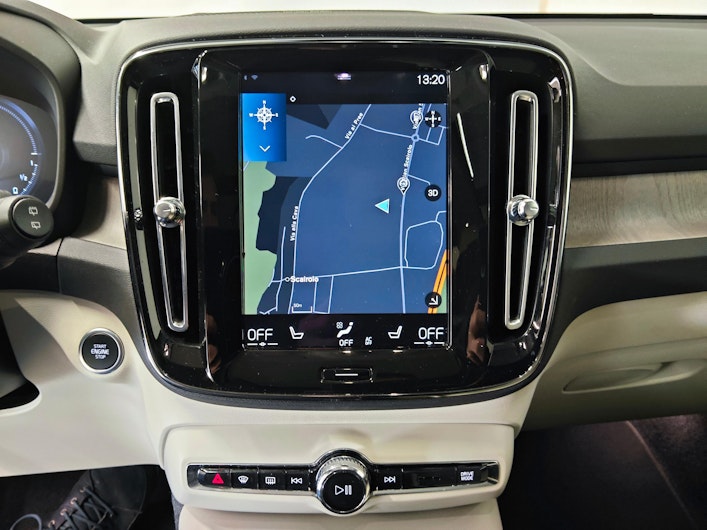 Vehicle image VOLVO XC40