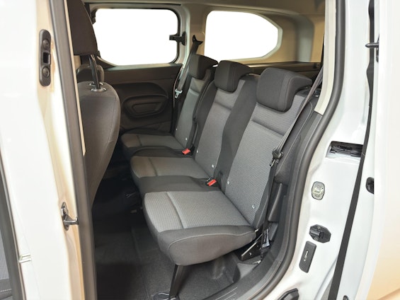 Vehicle image 8 Vehicle image 8