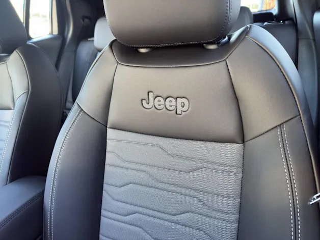 Jeep Avenger 1.2 MHEV Upland Plus 4xe