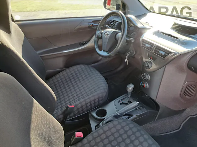 Toyota iQ 1.0 VVT-i Q2 MiD