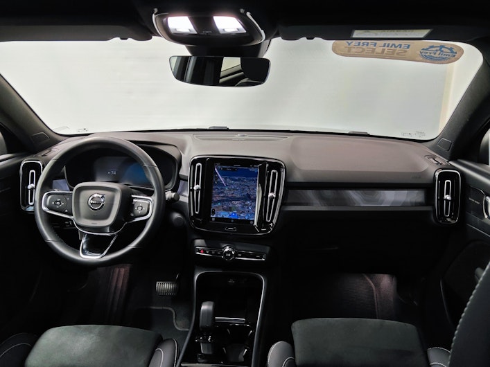 Vehicle image VOLVO C40