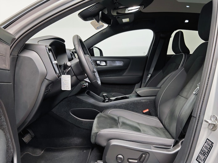 Vehicle image VOLVO C40