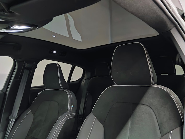 Vehicle image VOLVO C40