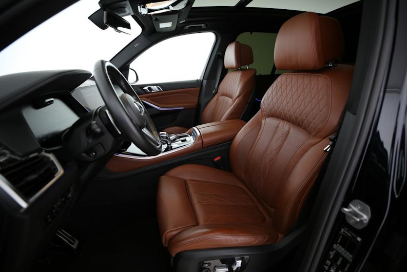 Vehicle image BMW X5