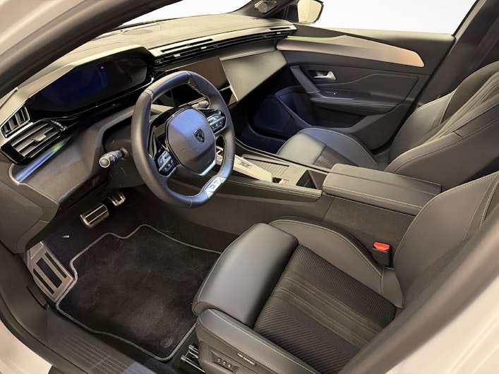 Vehicle image PEUGEOT 408