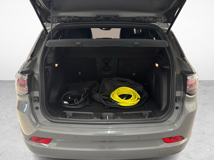 Vehicle image JEEP COMPASS