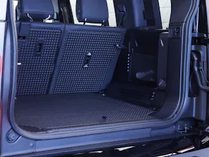 Land Rover Defender 110 3.0 D I6 300 X-Dynamic HSE