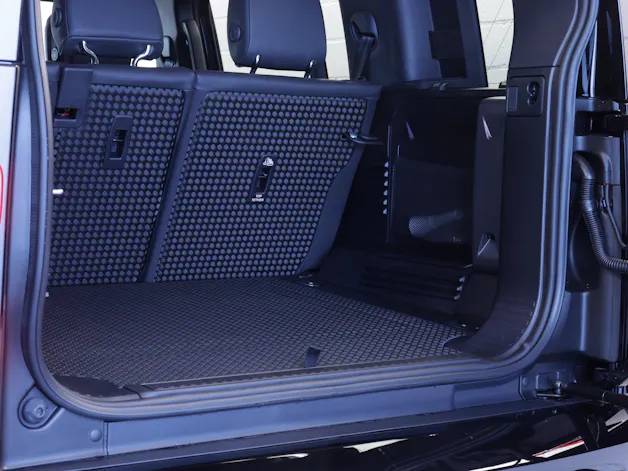 Land Rover Defender 110 3.0 D I6 300 X-Dynamic HSE