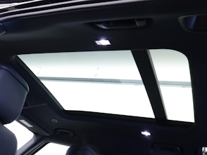 Vehicle image LAND ROVER Defender 110 3.0 D I6 300 X-Dynamic HSE