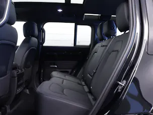 Land Rover Defender 110 3.0 D I6 300 X-Dynamic HSE
