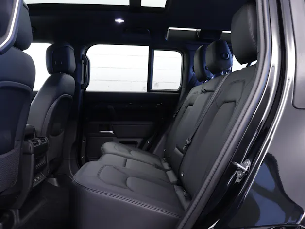 Land Rover Defender 110 3.0 D I6 300 X-Dynamic HSE