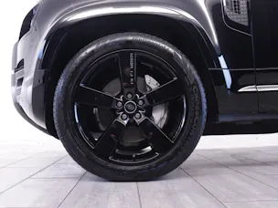 Land Rover Defender 110 3.0 D I6 300 X-Dynamic HSE