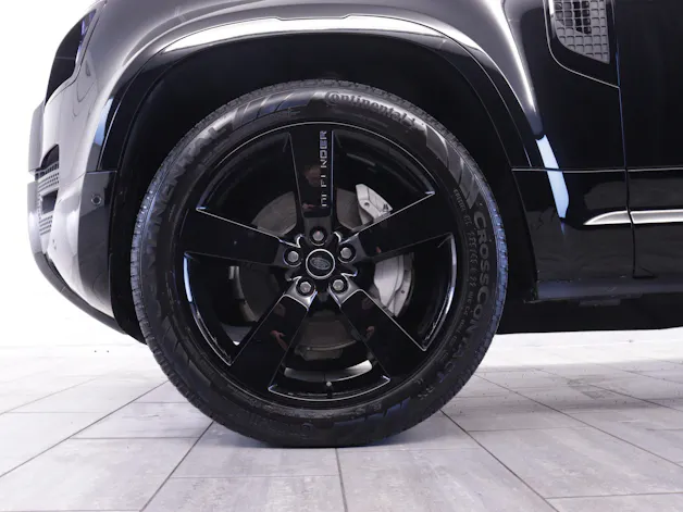 Land Rover Defender 110 3.0 D I6 300 X-Dynamic HSE