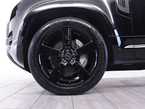 Vehicle image LAND ROVER Defender 110 3.0 D I6 300 X-Dynamic HSE