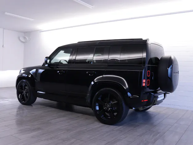 Land Rover Defender 110 3.0 D I6 300 X-Dynamic HSE