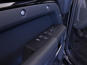 Vehicle image LAND ROVER Defender 110 3.0 D I6 300 X-Dynamic HSE