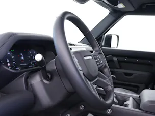 Land Rover Defender 110 3.0 D I6 300 X-Dynamic HSE