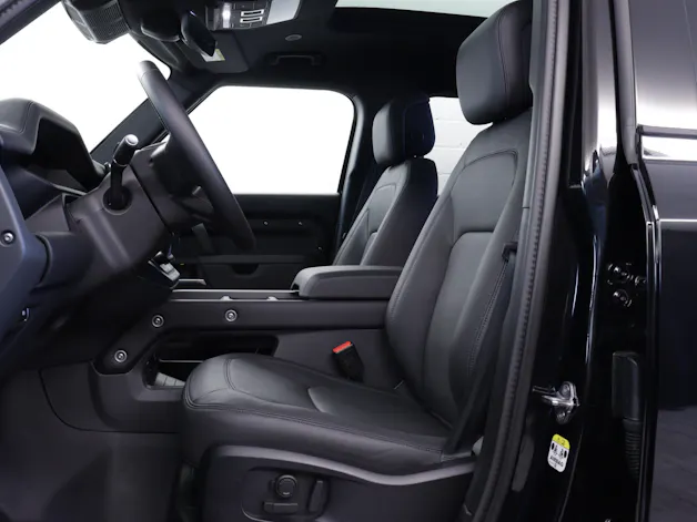 Land Rover Defender 110 3.0 D I6 300 X-Dynamic HSE
