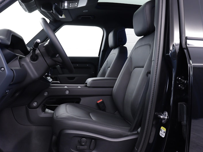 Vehicle image LAND ROVER DEFENDER