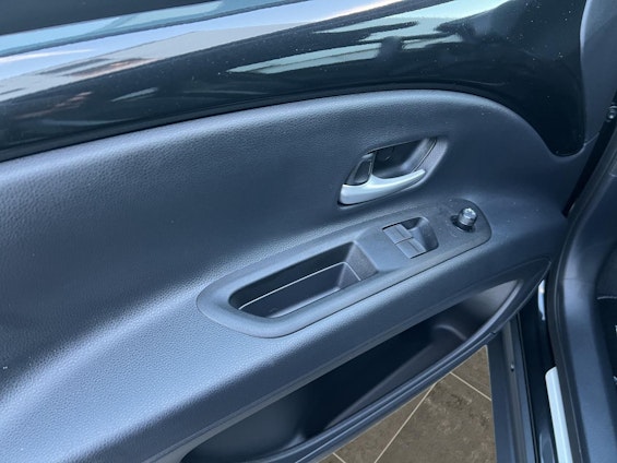 Vehicle image 16 Vehicle image 16