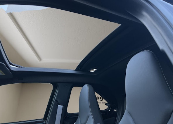 Vehicle image 9 Vehicle image 9