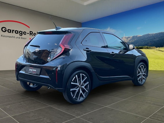 Vehicle image 4 Vehicle image 4