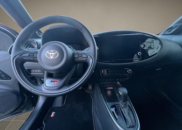 Vehicle image 10 Vehicle image 10