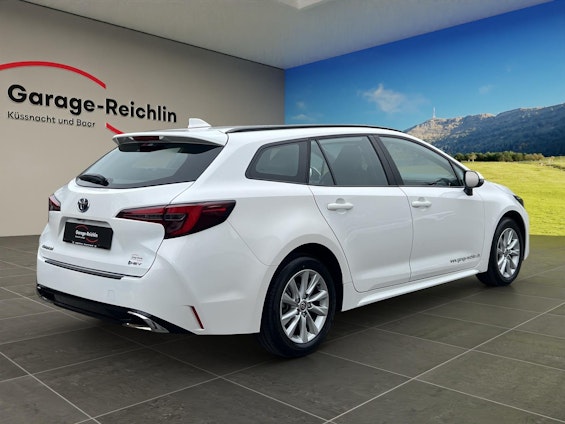 Vehicle image 4 Vehicle image 4