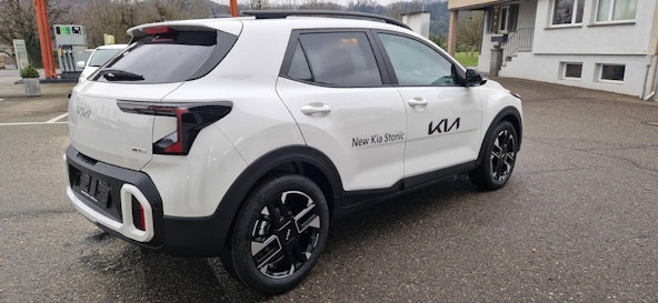 Vehicle image 13 Vehicle image 13