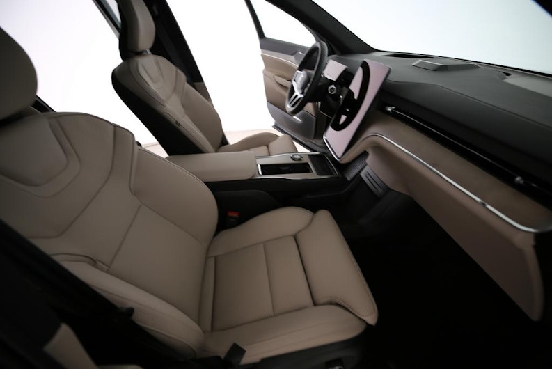 Vehicle image VOLVO EX 90