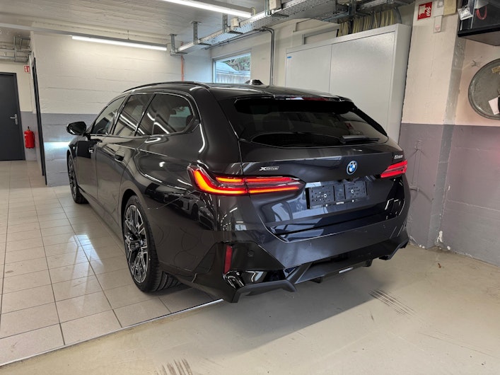 Vehicle image BMW 5 SERIES