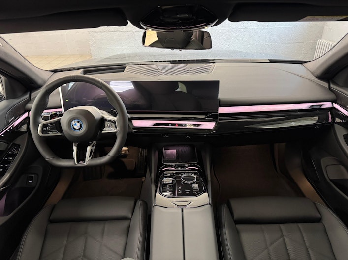 Vehicle image BMW 5 SERIES
