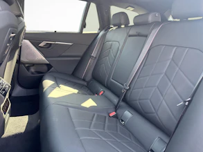 https://vehicle.imgix.net/4135422/b8e3d050-d262-4ace-aa6a-e672b57ac88e.jpg