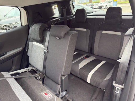 Vehicle image 8 Vehicle image 8