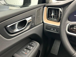 image du véhicule VOLVO XC60 2.0 T6 TE Ultra Dark eAWD