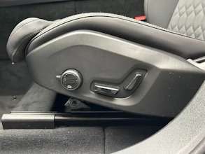 https://vehicle.imgix.net/4135944/3148d891-575f-4e67-803e-f592ee3eb220.jpeg