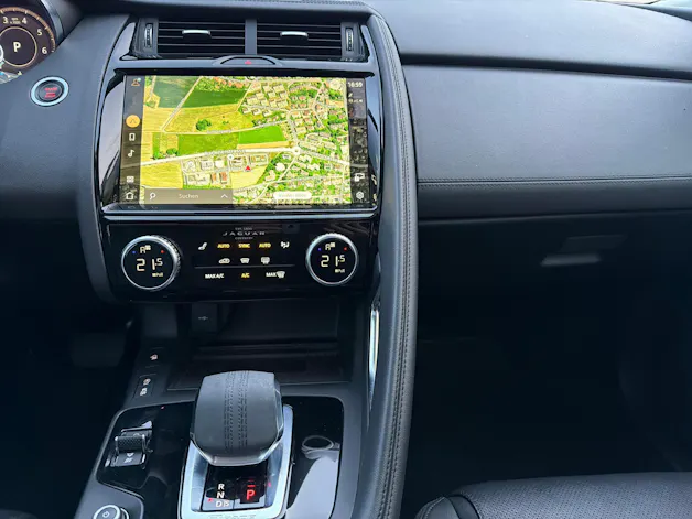 Jaguar E-Pace 2.0 I4 200 SE AWD mit Panoramadach