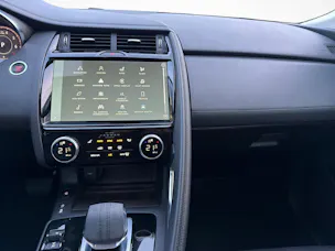 Jaguar E-Pace 2.0 I4 200 SE AWD mit Panoramadach