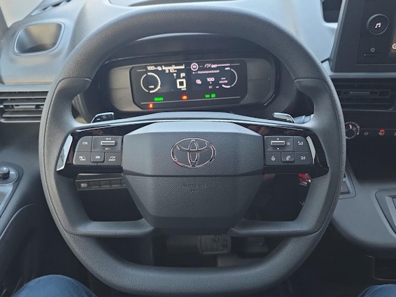 Vehicle image 13 Vehicle image 13