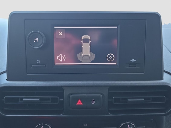 Vehicle image 16 Vehicle image 16