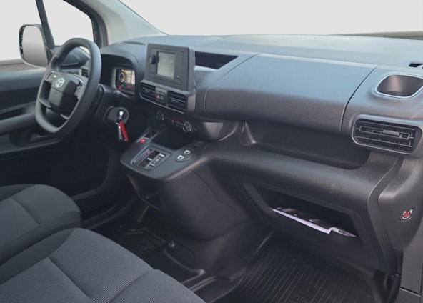 Vehicle image 18 Vehicle image 18