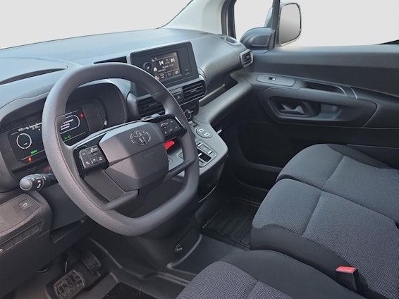 Vehicle image 17 Vehicle image 17