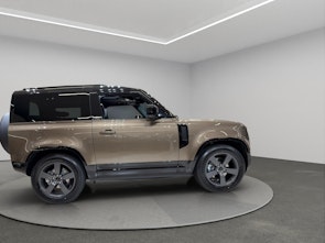 Vehicle image LAND ROVER Defender 90 3.0 D I6 250 X-Dynamic SE