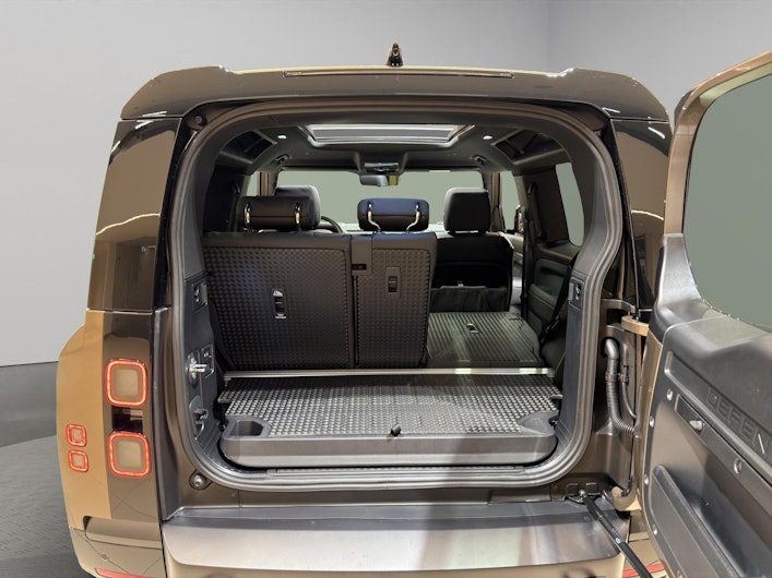 Vehicle image LAND ROVER DEFENDER