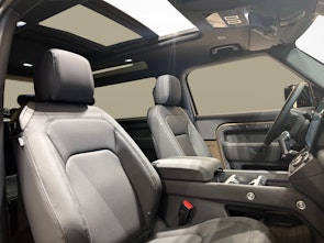 Vehicle image LAND ROVER Defender 90 3.0 D I6 250 X-Dynamic SE