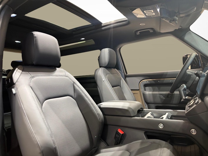 Vehicle image LAND ROVER DEFENDER