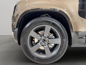Vehicle image LAND ROVER Defender 90 3.0 D I6 250 X-Dynamic SE